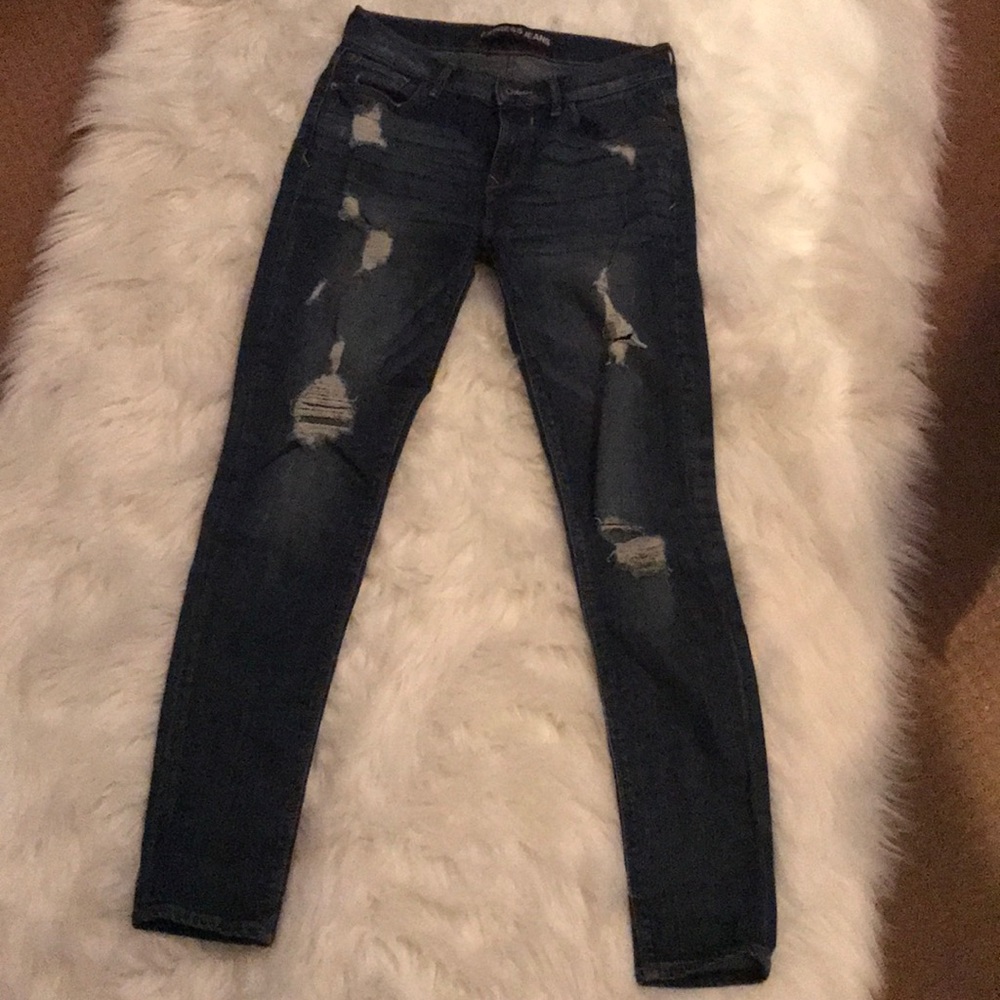 Ripped mid-rise jeans
